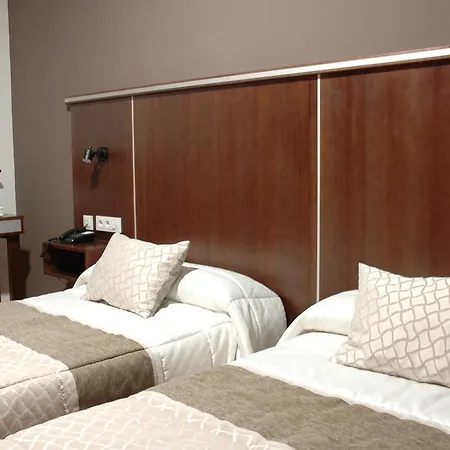 Hotel Plaza Manjon 2*
