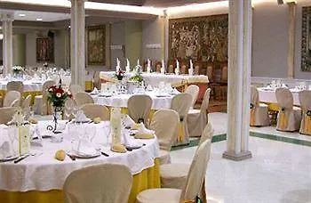 Plaza Manjon Hotel